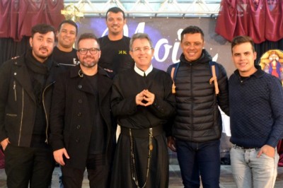 Nossa Senhora do Rocio é vista em todo o País através do programa 'Noite de Louvor' 