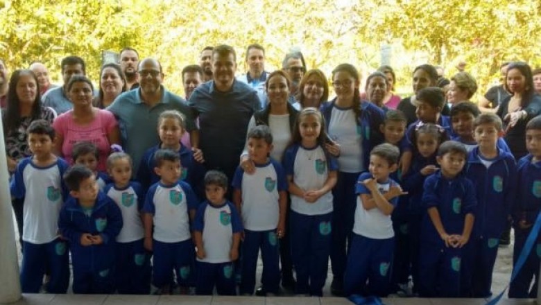Prefeito entrega escola em São Miguel que não passava por manutenção há 14 anos