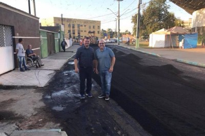 Ruas na Ponta do Caju em Paranaguá recebem asfalto a quente