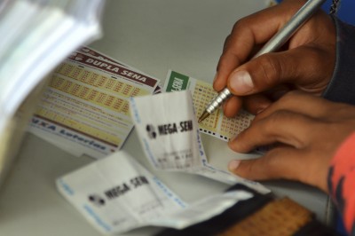 Mega-Sena pode pagar hoje R$ 21 milhões no prêmio principal