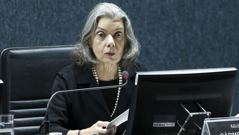 Cármen Lúcia assume interinamente a Presidência da República