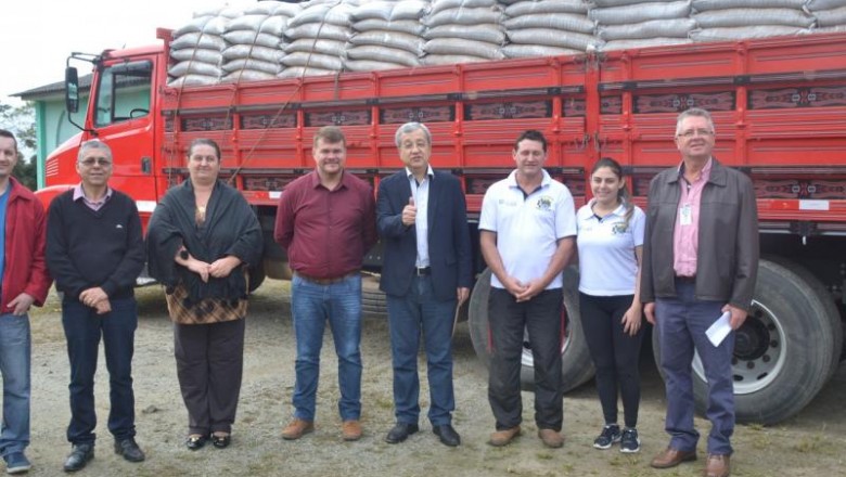 Produtores rurais de Paranaguá recebem equipamentos para garantir mais renda no campo