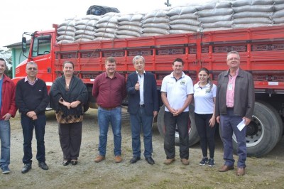 Produtores rurais de Paranaguá recebem equipamentos para garantir mais renda no campo