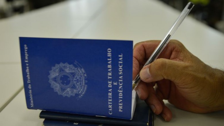 Carteiras de trabalho poderão ser emitidas em agências dos Correios