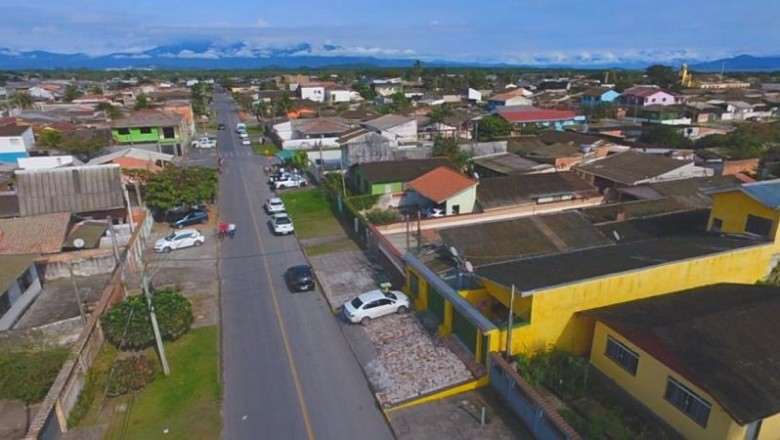 Prefeito Marcelo Roque entrega pavimentação asfáltica e academia ao ar livre