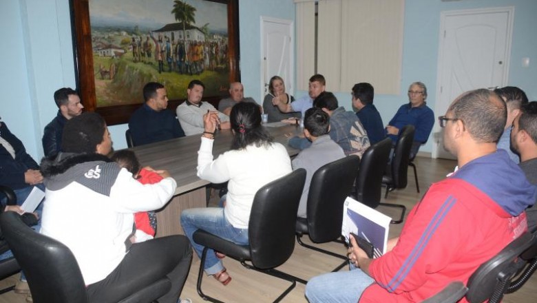 Prefeito e representantes do DER recebem lideranças populares para sanar dúvidas sobre as obras da Avenida Bento Rocha