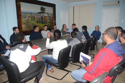 Prefeito e representantes do DER recebem lideranças populares para sanar dúvidas sobre as obras da Avenida Bento Rocha
