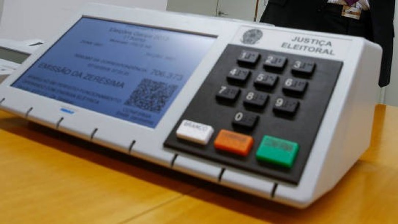 Dos 27,4 mil registros de candidaturas, 8,4 mil são de mulheres