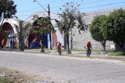 Secretaria de Meio Ambiente realiza mutirão de limpeza e roçada na Costeira