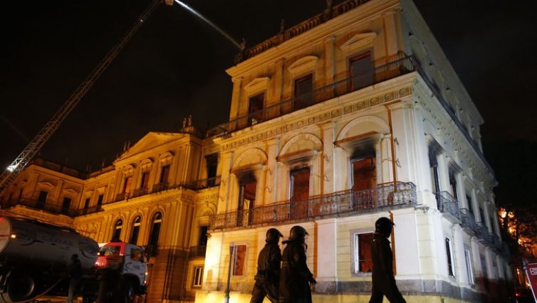 Incêndio no Museu Nacional foi controlado por volta das 3h da manhã