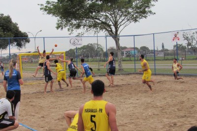 Atletas ganham quadra de handebol no Aeroparque