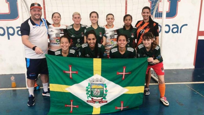 Equipe feminina de futsal parnanguara est&aacute; entre as melhores do Paran&aacute;