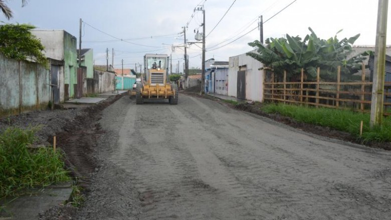 Prefeitura investe mais de R$ 700 mil em pavimentação no Jardim Iguaçu e Vila Marinho