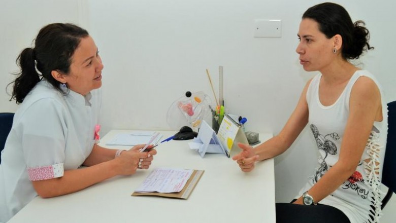 Conscientização sobre câncer de mama e no colo de útero continua em Paranaguá