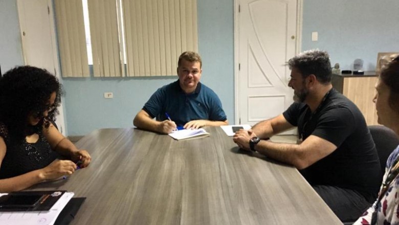 Prefeito assina termo de parceria que garante cursos técnicos para a população de Paranaguá