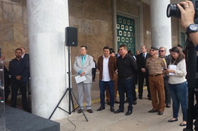 Prefeito Marcelo Roque participa de solenidade de entrega de 166 veículos para as polícias do Paraná