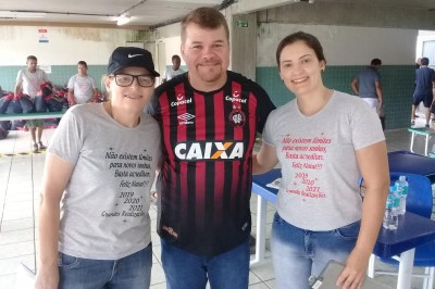 Prefeito Marcelo Roque acompanha entrega de kits natalinos da Funserv