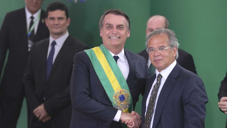 Bolsonaro assina decreto que fixa salário mínimo em R$ 998