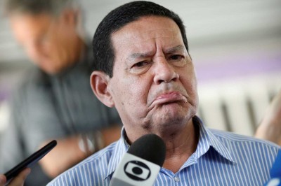 Mourão impediu filho de desistir de contratação: 'Mérito seu e pronto'