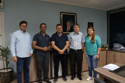 Prefeito Marcelo Roque recebe Padre Parron e novo reitor do Santuário do Rocio