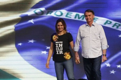 No Dia da Mulher, Bolsonaro fará evento com Michelle e Damares