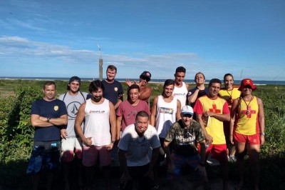 Guardas civis de Paranaguá participam de projeto Salva Surf na Ilha do Mel