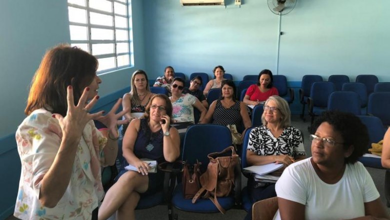 Professores da educação especial fazem capacitação para utilizar novo material didático