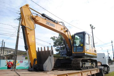 Prefeitura de Paranaguá recebe nova escavadeira hidráulica