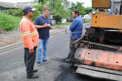 PARANAGUÁ: Rua Miguel Brenaz no Parque São João recebe pavimentação