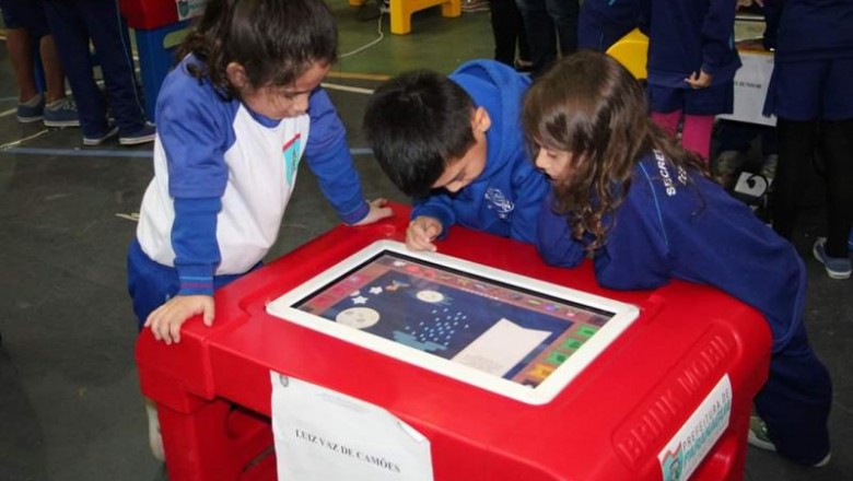 Mesas digitais não foram reprovadas pelo MEC