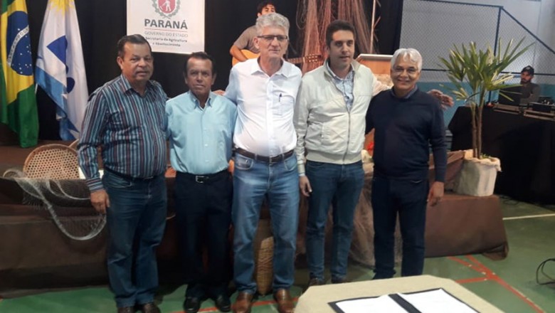 Governo entrega material para pescadores de Pontal do Paraná