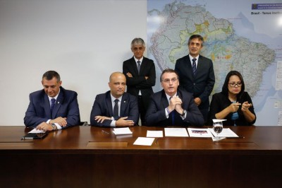 Bolsonaro anuncia decreto para caçadores e colecionadores de armas