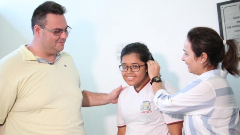 Rotary Club Rocio entrega óculos de grau a crianças da escola Eva Cavani