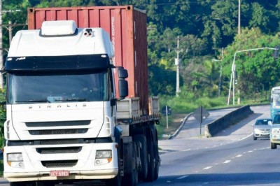 Líder de caminhoneiros diz que, com aumento do diesel, 'não tem como segurar' greve