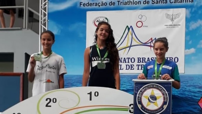 Jovens atletas de Paranaguá conquistam ouro no triathlon