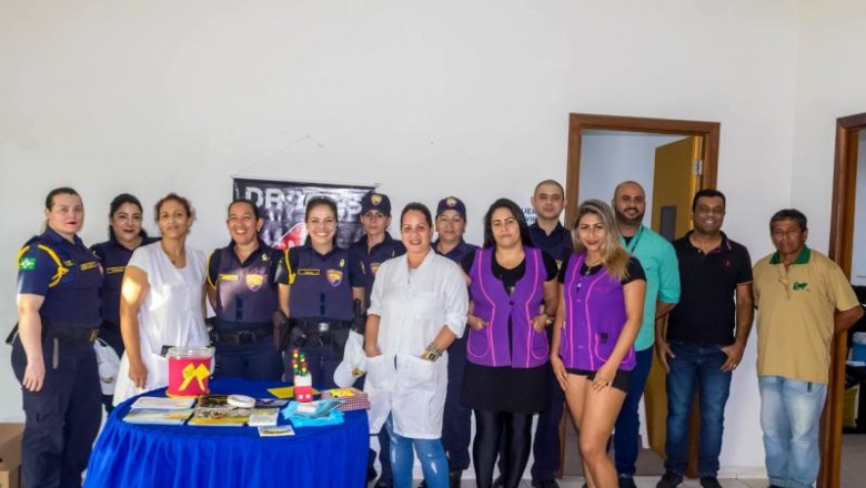 PARANAGUÁ: Programa Vida no Trânsito desenvolve ação com caminhoneiros