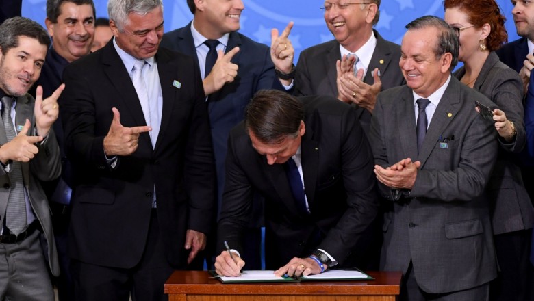 Governo publica decreto sobre armas; civis não podem adquirir fuzis