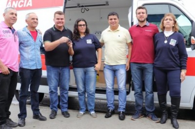 Prefeito Marcelo Roque entrega 2 UTIs móveis para reforçar atendimento de emergência