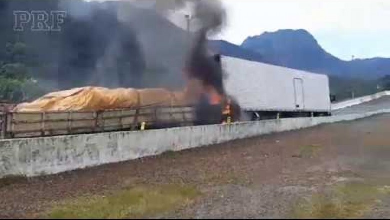 (Vídeo) Acidente entre dois caminhões deixa uma pessoa morta na BR-376