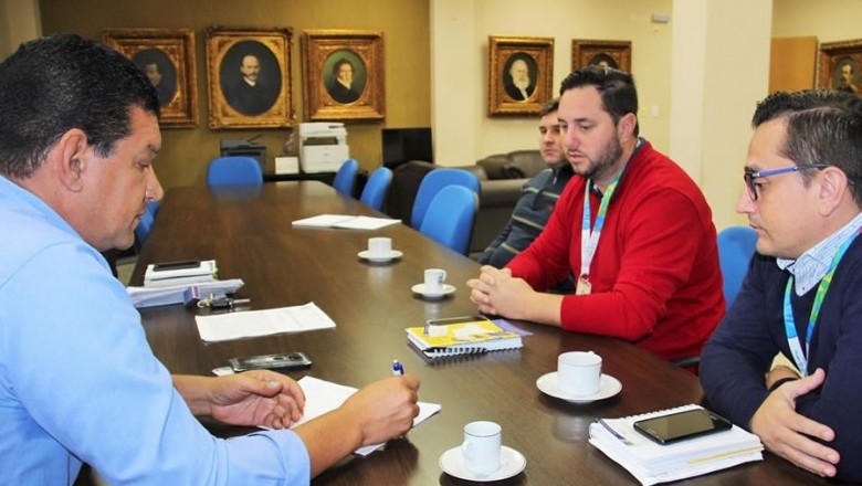 Waldir Leite se reúne com gerência dos Correios de Paranaguá