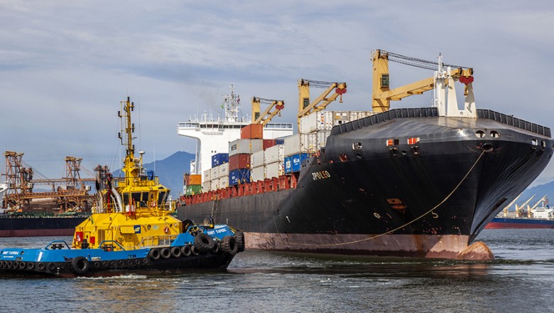 Portos do Paraná têm movimento intenso neste fim de semana