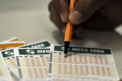 Mega-Sena acumula e próximo sorteio pagará R$ 10 milhões