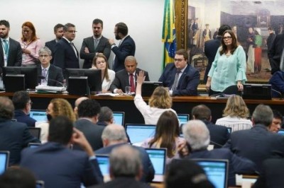 Entenda os principais pontos do relatório da Previdência aprovado na Comissão Especial