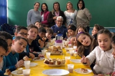 PONTAL DO PARANÁ: Alunos da Escola Municipal Primavera recebem prefeito para apresentação de trabalhos sobre emancipação