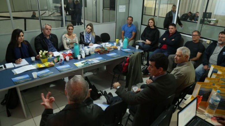 Secretaria de Estado de Infraestrutura e Logística participa de reunião para discutir a estruturação do transporte aquaviário em Pontal do Paraná