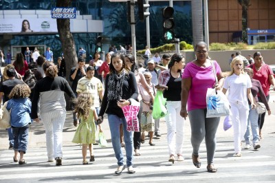 Desemprego no Brasil recua 0,7 ponto percentual, diz IBGE