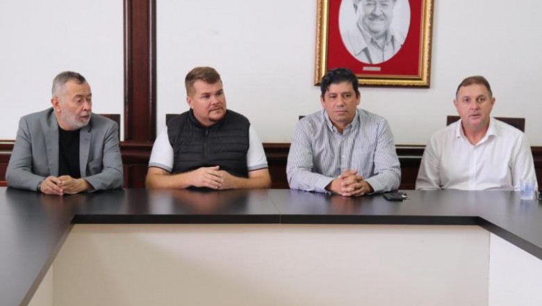 Preocupado com o andamento das negociações de trabalho, o prefeito Marcelo Roque intermediou a reunião entre lideranças sindicais e representante da TCP