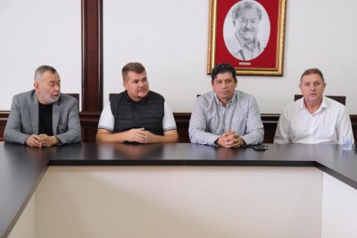 Preocupado com o andamento das negociações de trabalho, o prefeito Marcelo Roque intermediou a reunião entre lideranças sindicais e representante da TCP