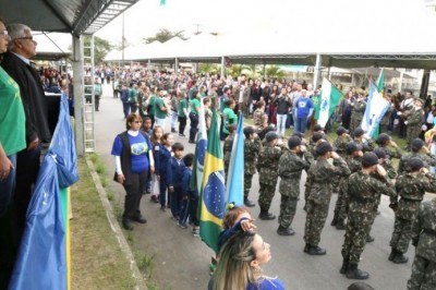 Desfile marca comemoração do Dia da Independência do Brasil em Pontal do Paraná