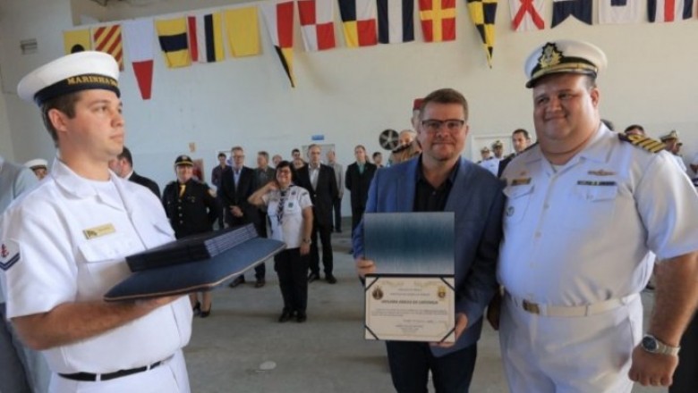 Prefeito Marcelo Roque participa de cerimônia militar alusiva aos 166 anos de fundação da Capitania dos Portos